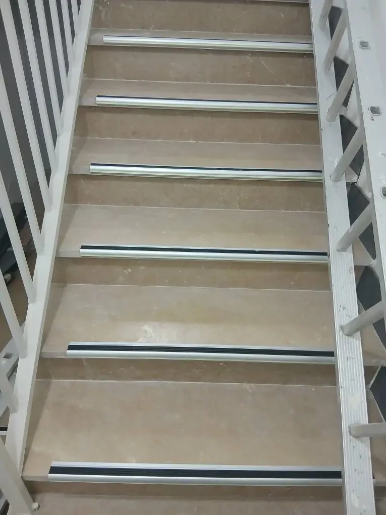 مقررات ملی ساختمان (مبحث ۴ و ۲۰) نقش ترمز پله در تأمین ایمنی پله‌ها و کف‌پوش‌ها طبق ضوابط فنی ایران