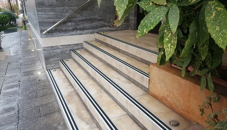 چرا باید به ایمنی پله‌ها در خانه اهمیت بدهیم